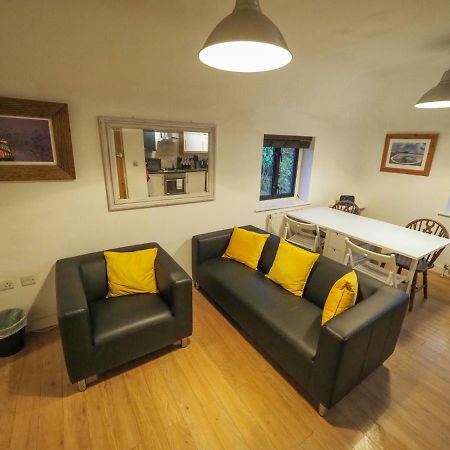 2 Ringles Place Uckfield Exterior photo
